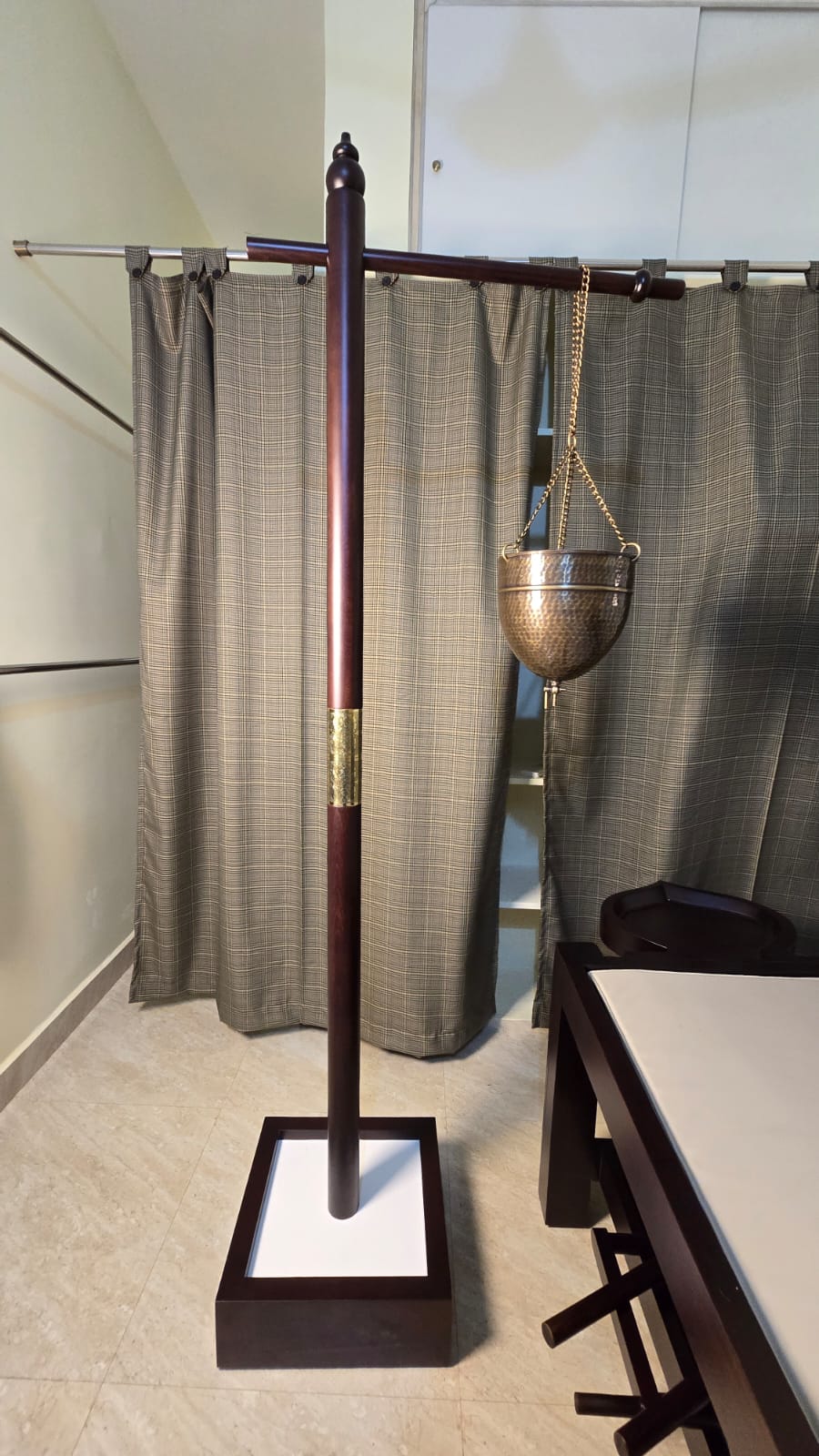 Shirodhara stand and treatment table